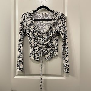 Black & white cropped long sleeve blouse with drawstring size XS